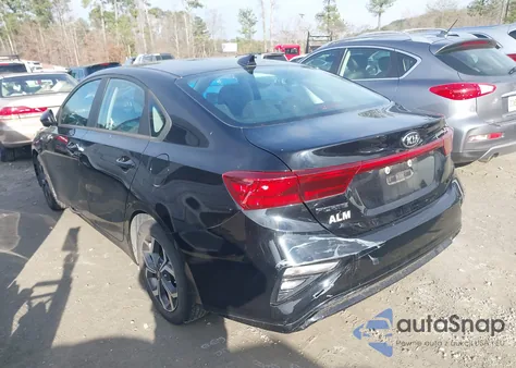 2021 Kia Forte Lxs z USA, uszkodzony, nr VIN 3KPF24AD4ME381412